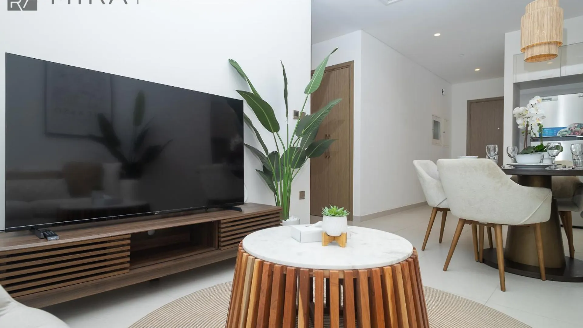 Mira Holiday Homes - Newly 2 Bedroom With Balcony In The Heart Of Dubai Close To Burj Khalifa Apartment