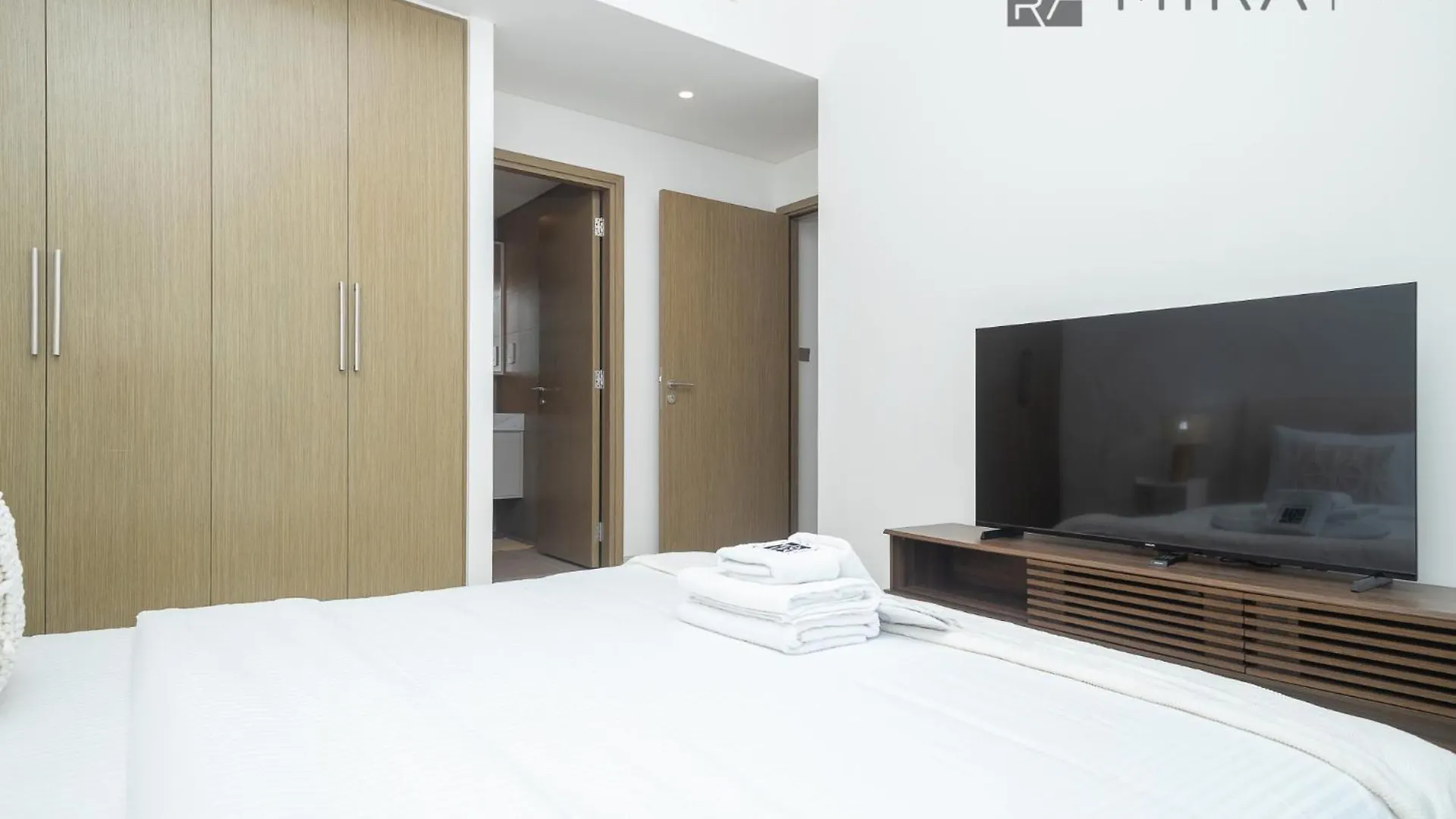 Mira Holiday Homes - Newly 2 Bedroom With Balcony In The Heart Of Dubai Close To Burj Khalifa Apartment
