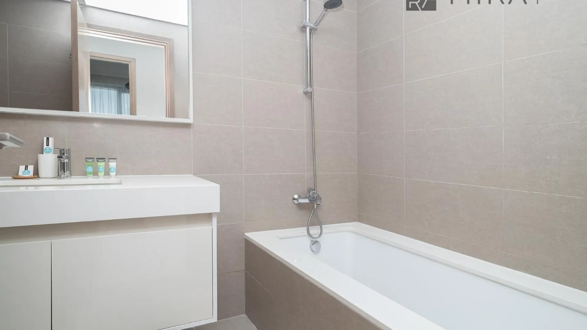 Mira Holiday Homes - Newly 2 Bedroom With Balcony In The Heart Of Dubai Close To Burj Khalifa 0*,  United Arab Emirates